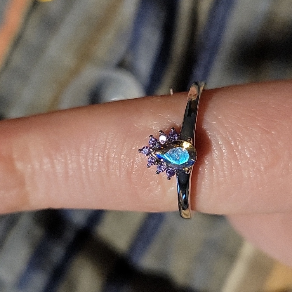 Multi color stone ring